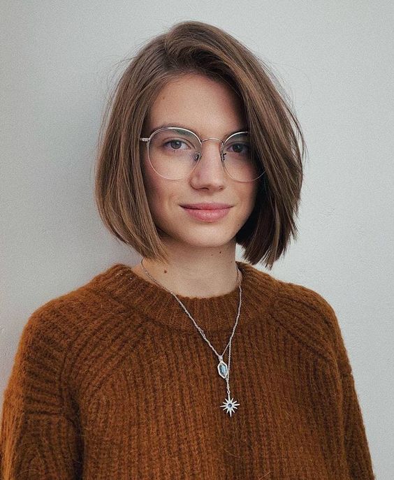 a light brunette volumetric midi bob with some texture si a very cool and catchy idea to rock
