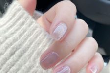 a lovely nude manicure with a velvet effect is a cool idea for a delicate and chic look, it’s a cool idea for the fall or spring