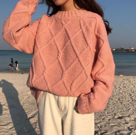 a simple look with a peatterned peachy pink sweater and white jeans is a great idea for the transitional winter to spring time