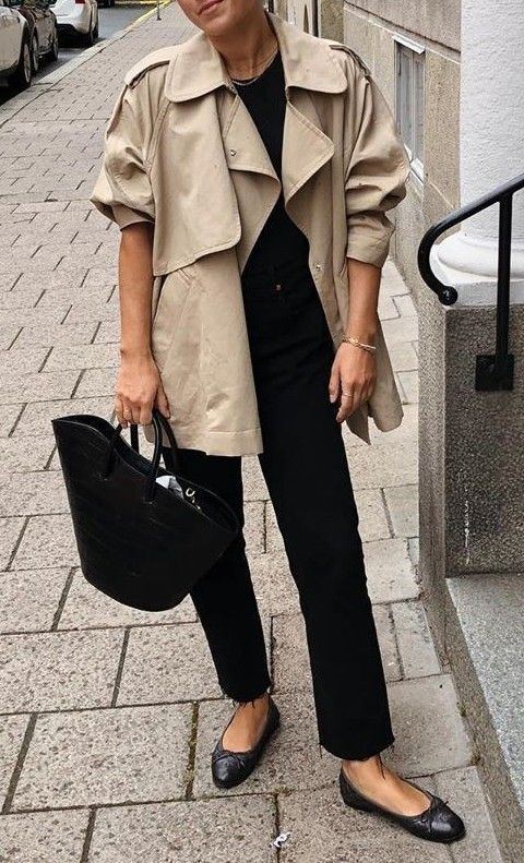 a simple spring look with a black tee, jeans, flats, a tote and a tan cropped trench is easy to repeat