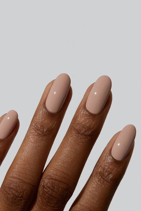 a soft and subtle nude manicure in blush beige is a beautiful idea for any time, it looks gorgeous