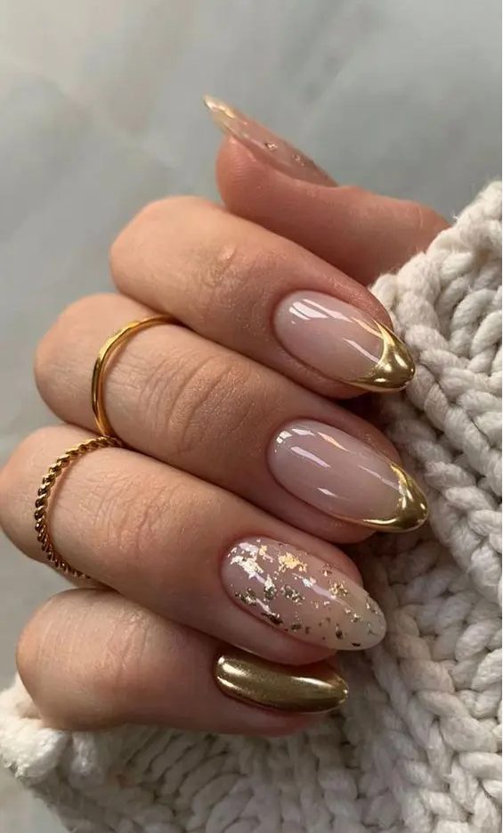almond nails with shiny gold tips and an accent nail done with gold foil are amazing for a glam look, they add a touch of shine