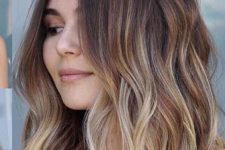 medium-length hair from chocolate brown to blonde and with messy waves is a stylish idea
