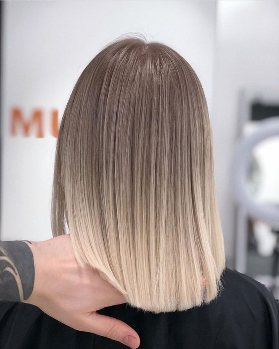 shoulder-length straight ombre hair from bronde to blonde is a super chic and delicate idea