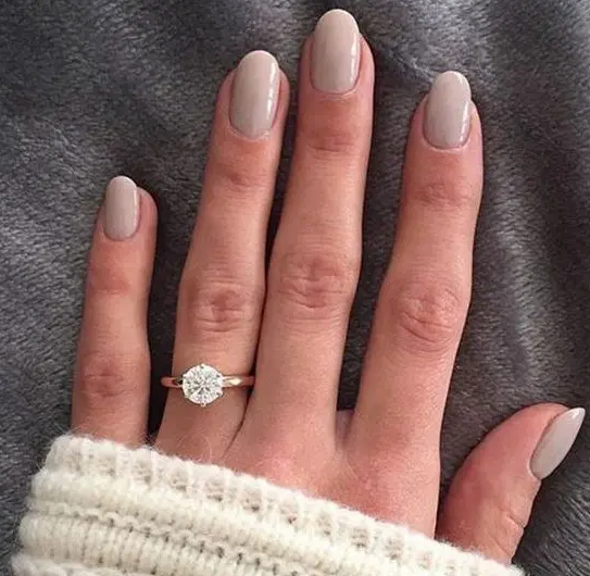 a grey wedding manicure is a timeless idea that always works for most of brides