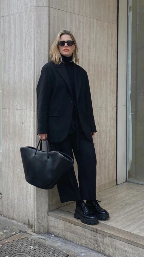 a catchy total black look with a pantsuit, a turtleneck, chunky shoes and a tote for work