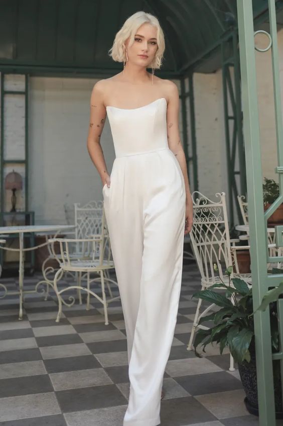 a classy plain strapless jumpsuit with pockets is a cool idea for a minimalist bride-to-be