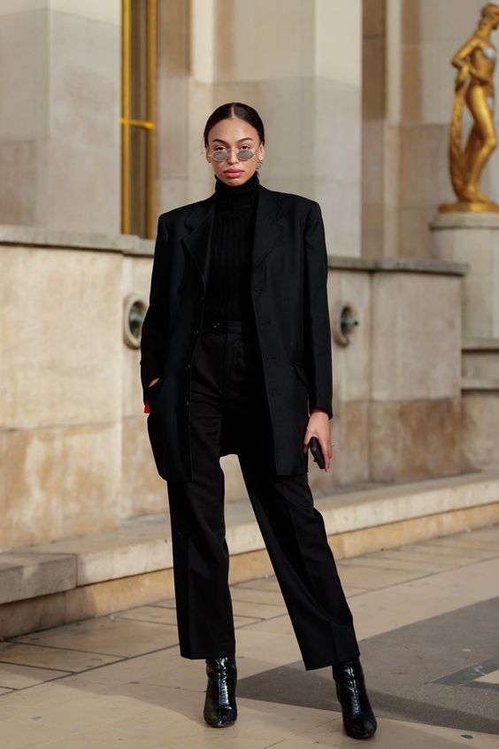 a total black look with a pantsuit, a turtleneck, heeled boots and sunglasses is super chic and bold
