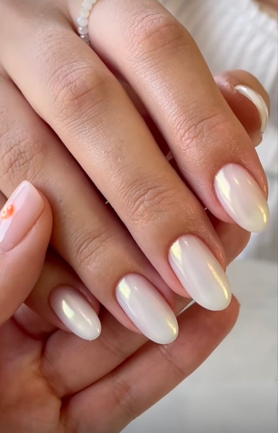chrome milky nails of oval shape are the new classics that will be on and on, try them for a trendy look