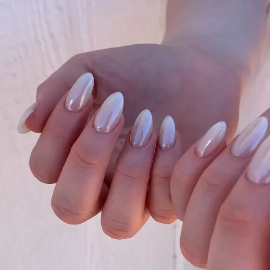 chrome pearl nails, long and of an almond shape, are perfection for a bride and just any girl and any time
