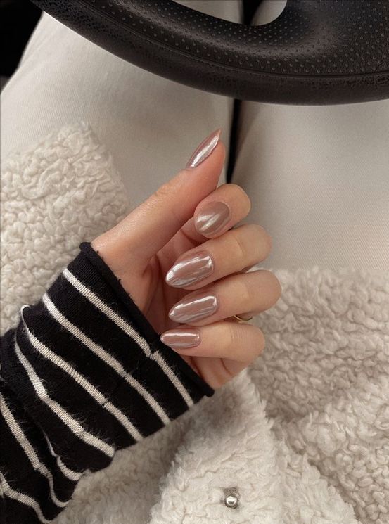 lovely chestnut glazed donut nails are a fresh take on nude nails without getting too hacky with all those blush shades