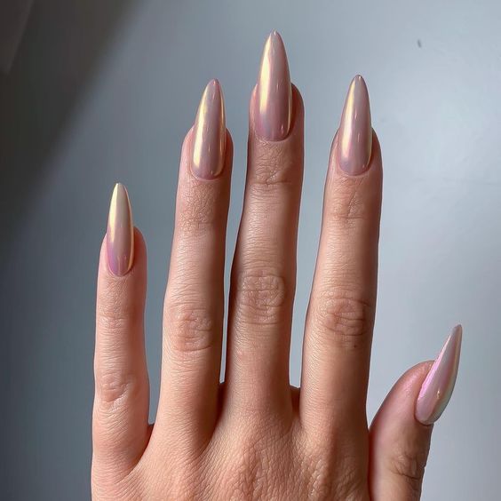 pearly blush nails, extra long and stiletto ones, are amazing for a super chic and refined look