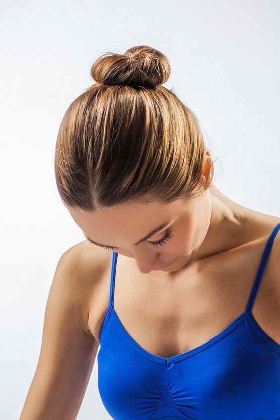 a ballerina bun and a volumetric top are a cool combo for any workout, it's a timeless idea