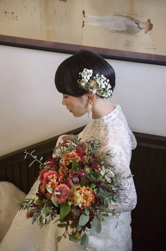 a long and straight dark brown pixie with fresh blooms is a catchy and stylish idea for a wedding