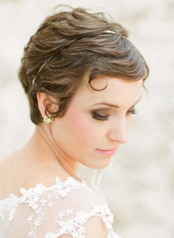 a long brunette pixie haircut with waves is a cool and catchy hairstyle for a wedding, it looks elegant