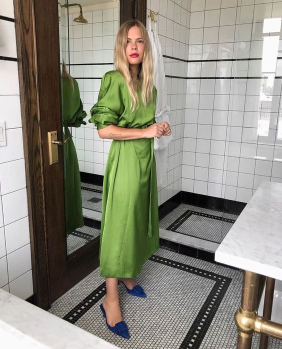 a minimal midi green dress with puff sleeves, navy heeled mules with buckets for a minimal spring wedding guest look