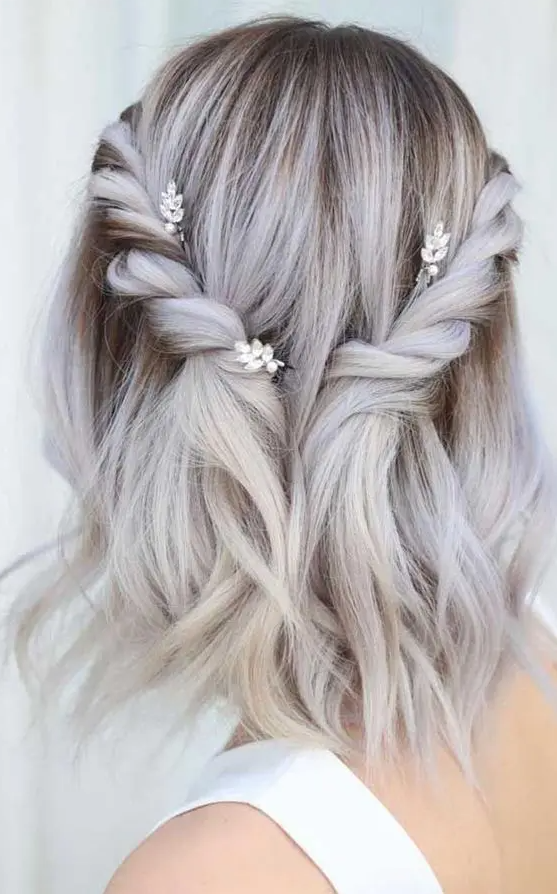 a lovely silver blonde hairstyle