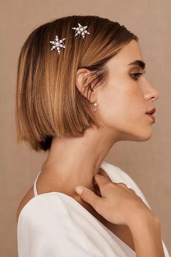 a sleek and straight midi bob with pearl stars is a super cool and catchy idea for a modern bride