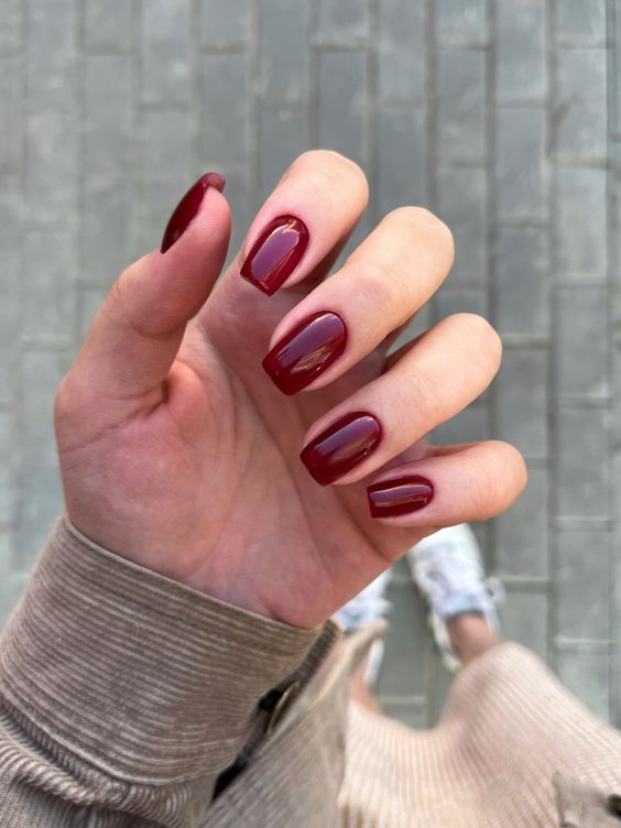 classic deep red square nails are idea for Old Money and many other looks,