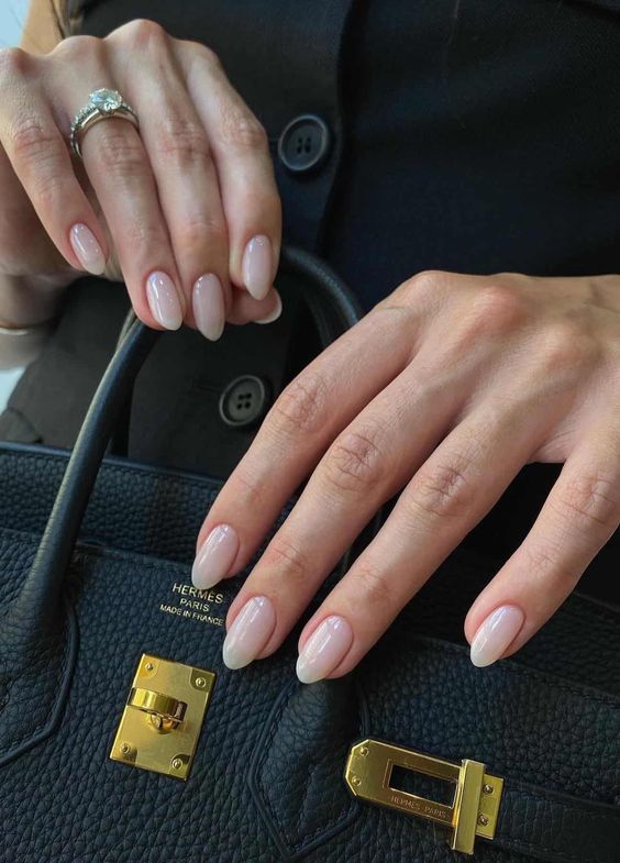 semi sheer oval milky nails are always a good solution, not only for Old Money style