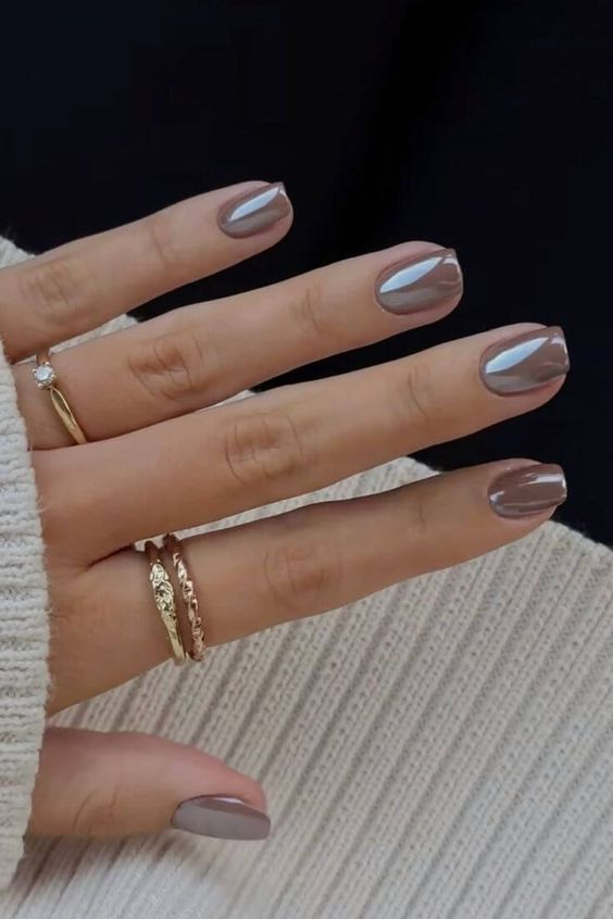square metallic brown nails are a trendy and stylish idea for now, they will fit Old Money outfits