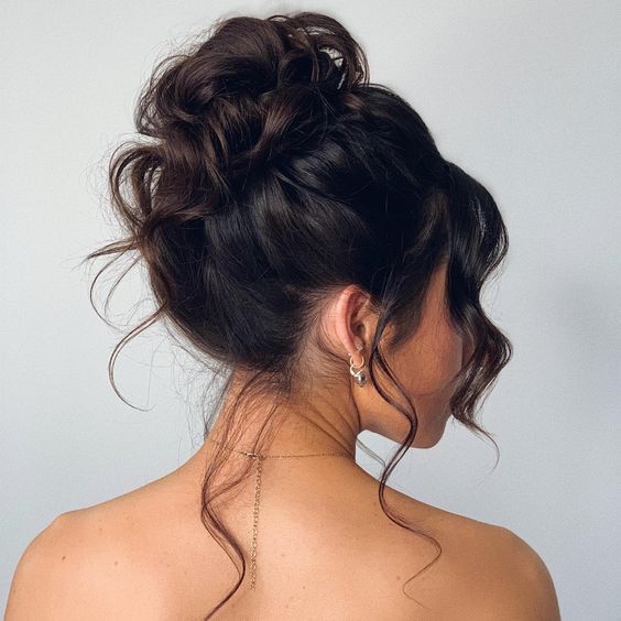 a beautiful wavy messy updo with a bump on top, some waves down is a chic and cool hairstyle to rock anytime