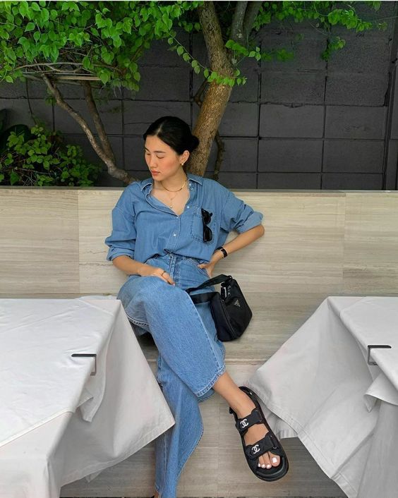 a comfy spring look with a blue denim shirt, wideleg jeans, black sandals and baguette bag is very cozy