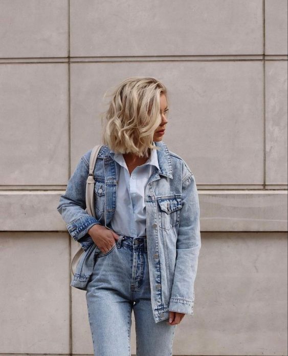 a lovely and simple double denim look with a bleached denim jacket and matching jeans, a white button down and a neutral bag