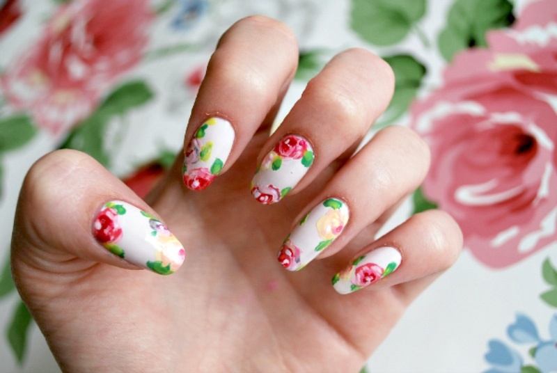Sweet flower nail designs to try this summer  20