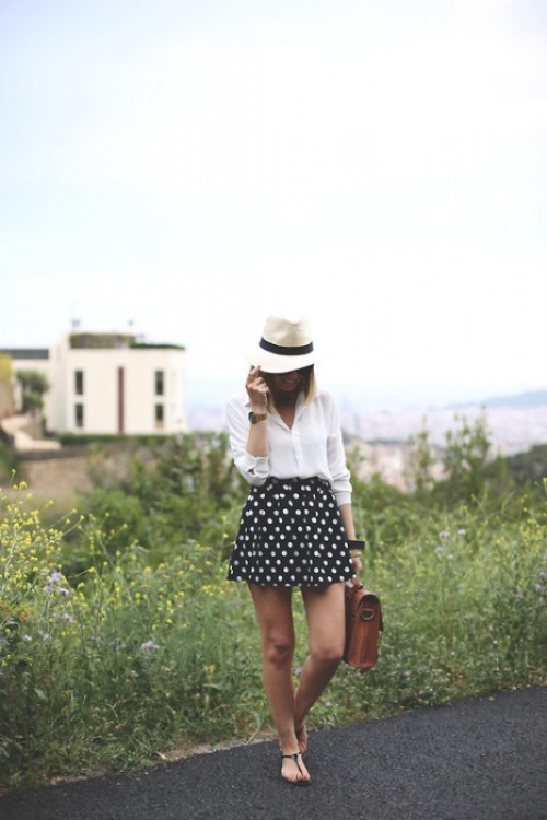 Trendy Black And White Outfits To Copy Now