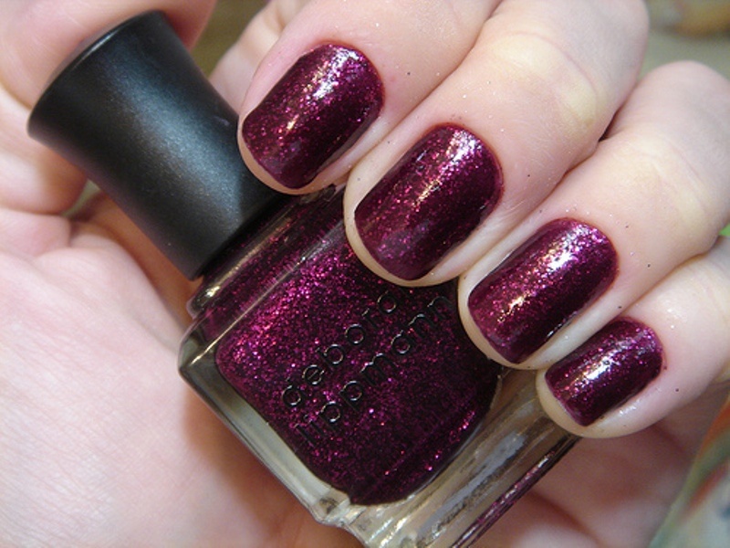burgundy glitter are a traditional and cool option for Christmas, they never go out of style