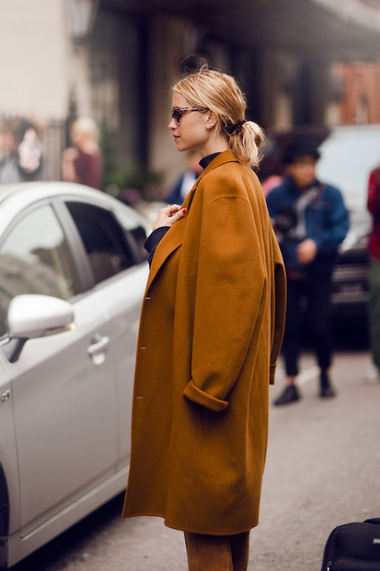 Trendy camel coat styling ideas for fall  7