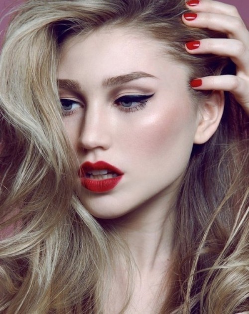 Gorgeous Holiday Makeup Ideas To Try