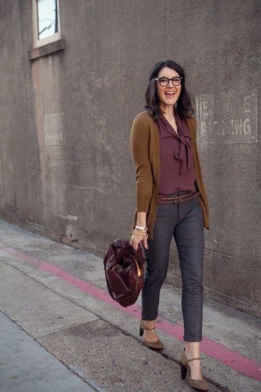 Fashionable work outfits for women to score a raise  3
