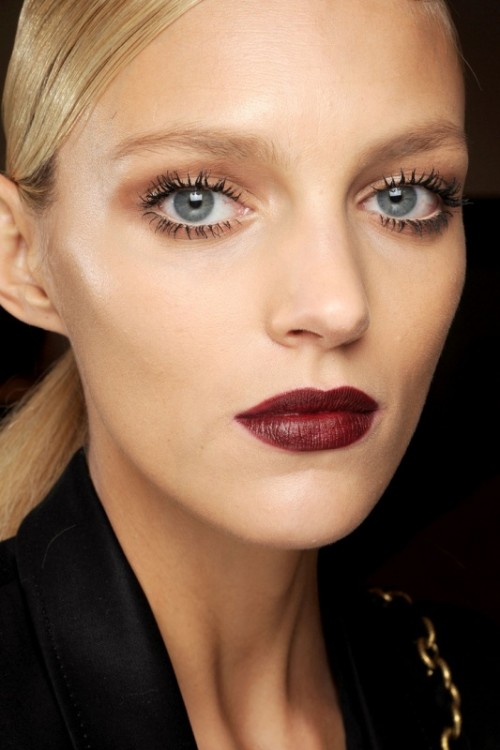 Clever Tips For Wearing A Dark Lipstick Right