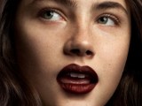5-clever-tips-on-wearing-a-dark-lipstick-just-right-5