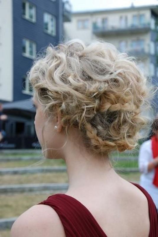 The most gorgeous prom night hairstyles  15