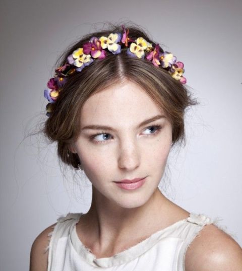 Stylish Floral Hair Accessories For This Summer