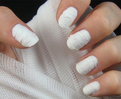 white cheesecloth nails inspired by mummies are a nail art you won't see often at Halloween