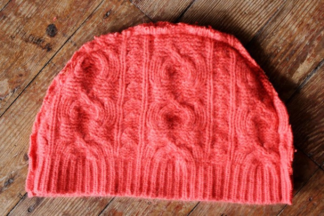 Cozy DIY Hat From Knit Sweater For Cold Days 3