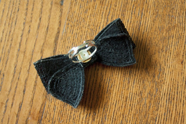 Cute DIY Sequin Bow Ring 4