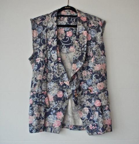 Picture Of Easy To Make DIY Refashioned Floral Blazer 2