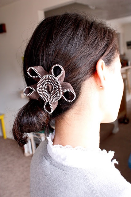 Extraordinary DIY Zipper Flowers For Your Hairstyle