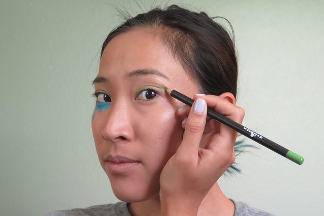 Picture Of Eye Catching DIY Lichtenstein Comic Book Makeup 5
