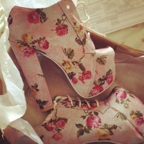 Fashionable And Stylish Floral Print In Women Clothes