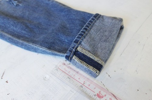 Pretty And Easy DIY Turn Up Jeans