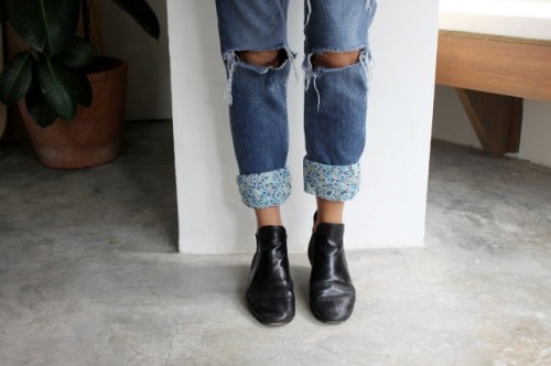 Pretty And Easy DIY Turn Up Jeans