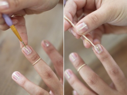 Simple DIY Gold Vertical Stripe Nail Art