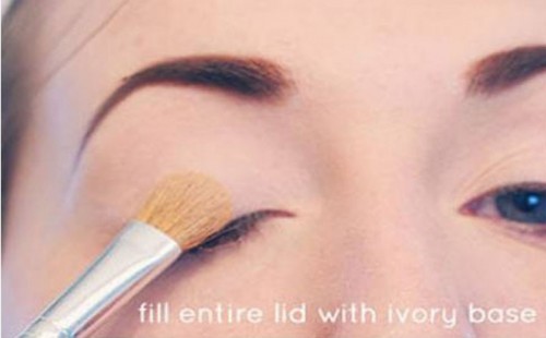 Step-By-Step DIY Neutral Eye Makeup