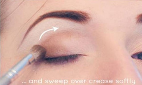 Step By Step DIY Neutral Eye Makeup